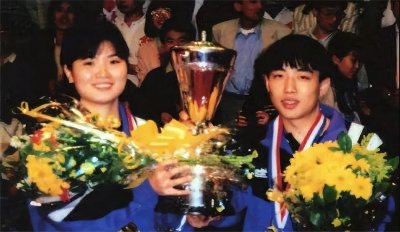 ​女乒邬娜击败邓亚萍夺冠，嫁小4岁前国脚，儿子练网球获世界冠军