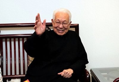 ​香港顶级风水师蔡伯励，一句话让李嘉诚掏200万，今女儿继承衣钵