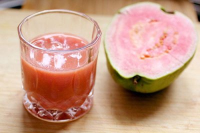 ​芭乐怎么吃(芭乐榨汁籽要去吗 芭乐中间的籽可以吃吗)