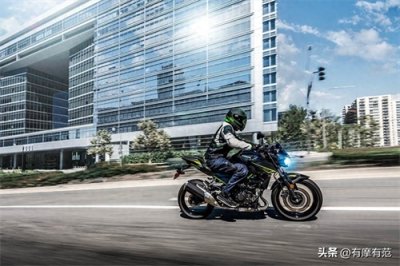 ​川崎2024款Z400震撼来袭，售价47800元，引领复古街车新潮流！