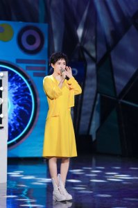 ​谢娜将头发剪短，剪成清爽小短发，这才是过春天该有的发型！