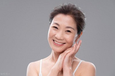 ​岁月不败的美丽：五十岁女性的魅力四射