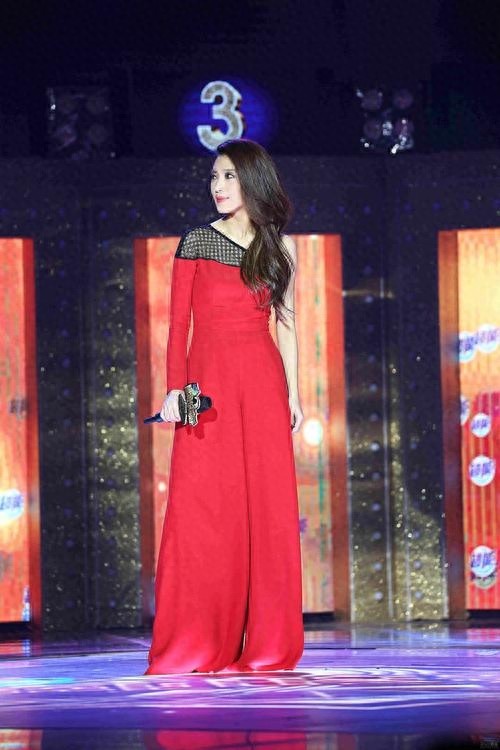 因演唱《怎样》大火的戴佩妮，竟然42岁了，粉丝：佩妮生日快乐