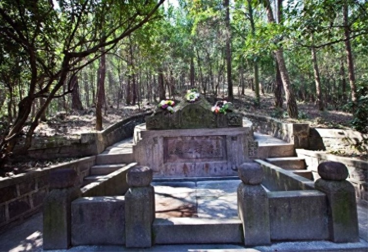 蒋介石母亲墓：花三年修建而成，如今成旅游景区，门票20元一人