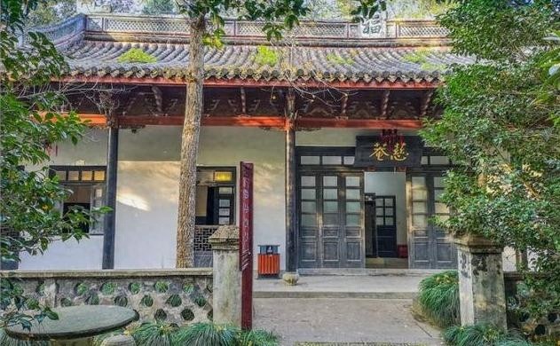 蒋介石母亲墓：花三年修建而成，如今成旅游景区，门票20元一人