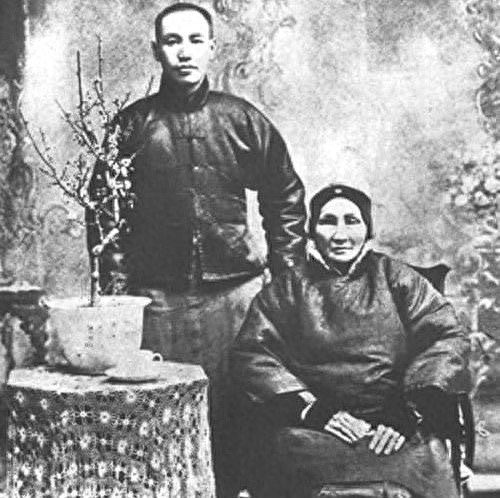 蒋介石母亲墓：花三年修建而成，如今成旅游景区，门票20元一人