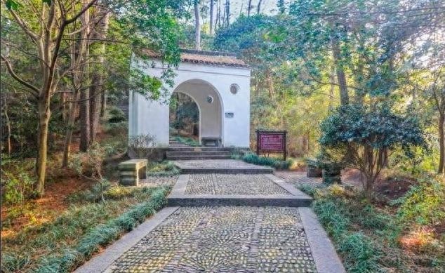 蒋介石母亲墓：花三年修建而成，如今成旅游景区，门票20元一人