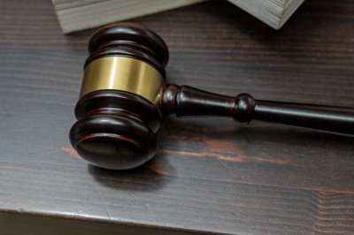 ​法律纠纷的解决之道：仲裁与诉讼的比较