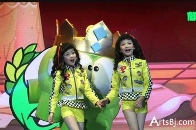 ​麒麟baby北京办新专辑发布会 亲授Happy舞