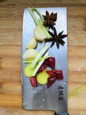 土豆黄焖鸡做法教程你喜欢吃吗？那就学着做吧