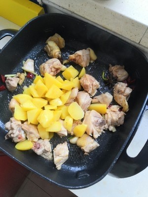 土豆黄焖鸡做法教程你喜欢吃吗？那就学着做吧