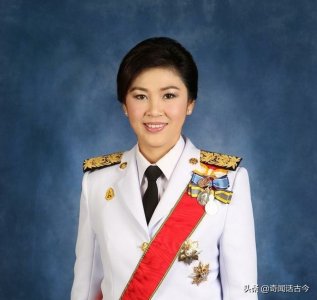 ​52岁英拉近照曝光，和之前相比脸上皱纹明显，只能说岁月催人老