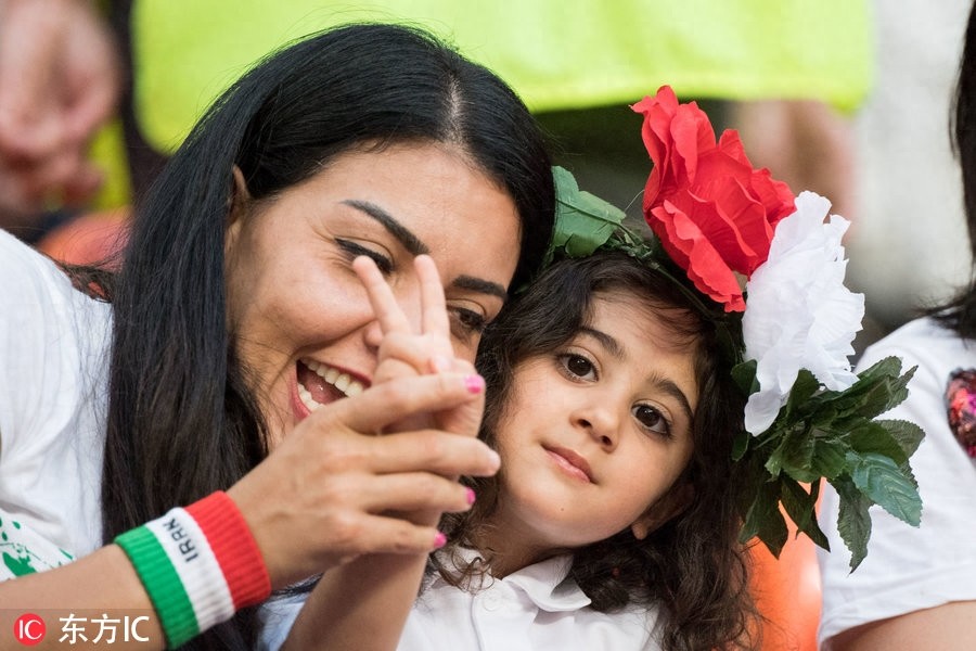 伊朗女球迷合辑 你不戴头巾的样子真美