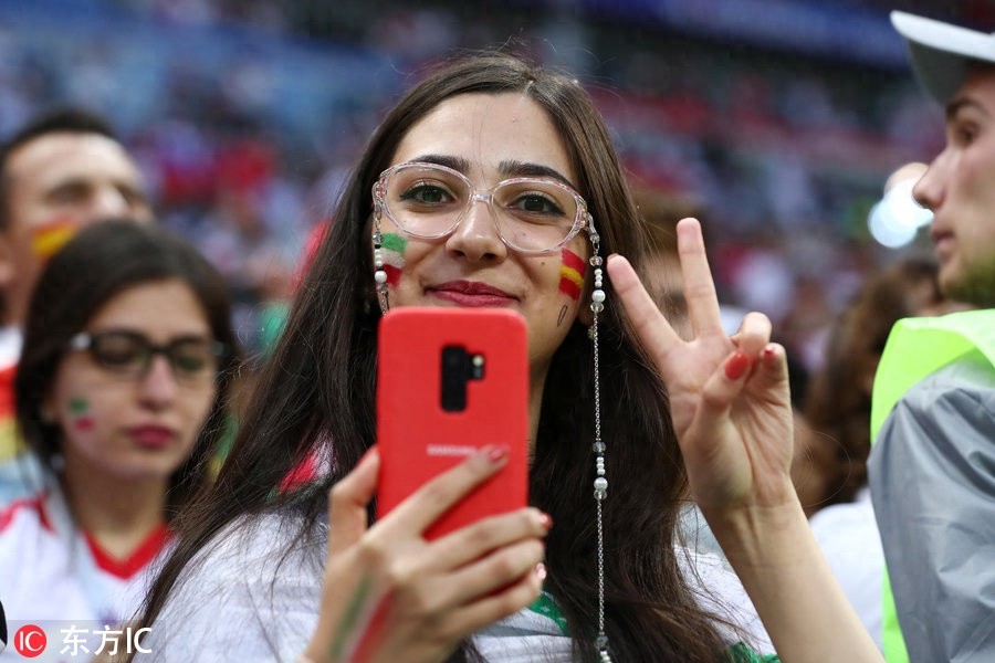 伊朗女球迷合辑 你不戴头巾的样子真美