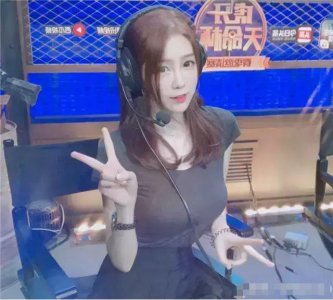 ​女主播见光死？如：阿冷。但虎牙小熊无美颜直播，被观众疯狂表白