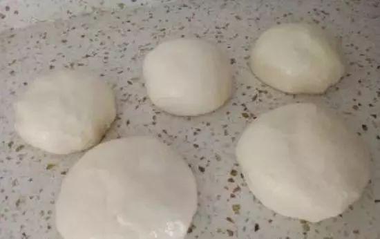 烙好吃的油饼,不用烫面不抹油,记住3个技巧,饼又香又软层次多