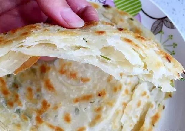 烙好吃的油饼,不用烫面不抹油,记住3个技巧,饼又香又软层次多