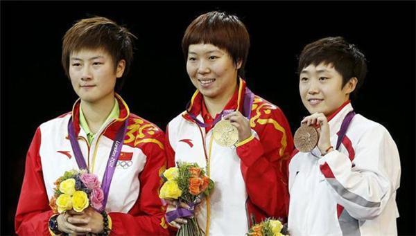 可怜!31岁华裔国手为金牌摔成脑震荡,却遭新加坡乒协冷血抛弃