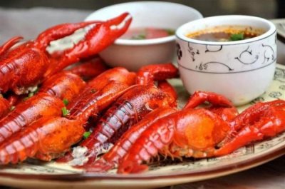 ​龙虾跟什么搭配好吃(龙虾和什么搭配)