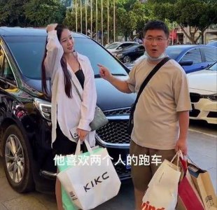 ​曾靠装疯卖傻走红的姜涛，如今跟女徒弟恋爱了，双方年龄相差15岁