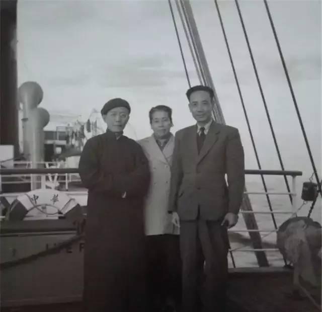 鲁迅独子周海婴一生酷爱摄影，其中一幅作品网友评论：这是穿越了