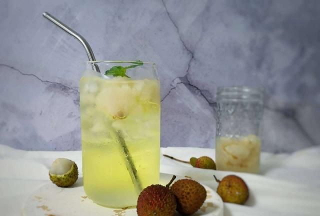 荔枝泡盐水是热水还是冷水好