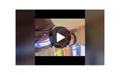 ​头发自然卷怎么解决（天生自然卷发型不好弄）