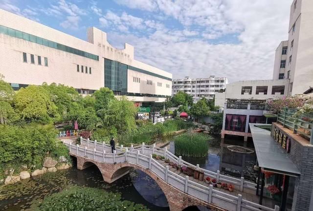 西山区美食，昆明市西山区有哪些不错的自助海鲜餐厅？图2