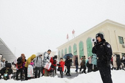 ​西安铁警：迎战风雪护航平安