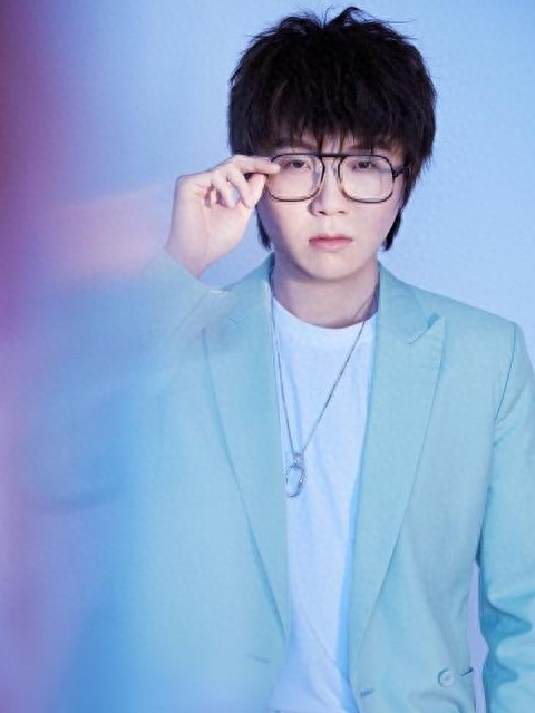 哇唧唧哇艺人粉丝排行，杨超越成前五唯一女生，肖战排名第一