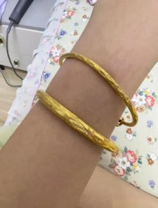 ​妈妈给我的金首饰，好像总不是给我的而是给某家人的“儿媳”