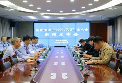 ​江苏扬州23年前命案告破，芦苇丛中几只带血尼龙制丝袜成关键，为破案民警走访