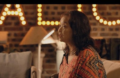 ​丁岚的悲哀：自毁星途弃国籍，59岁没有孩子，如今她后不后悔？