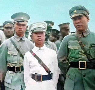 ​他是黄埔军校年纪最小的学生，为进黄埔他改了自己的年龄