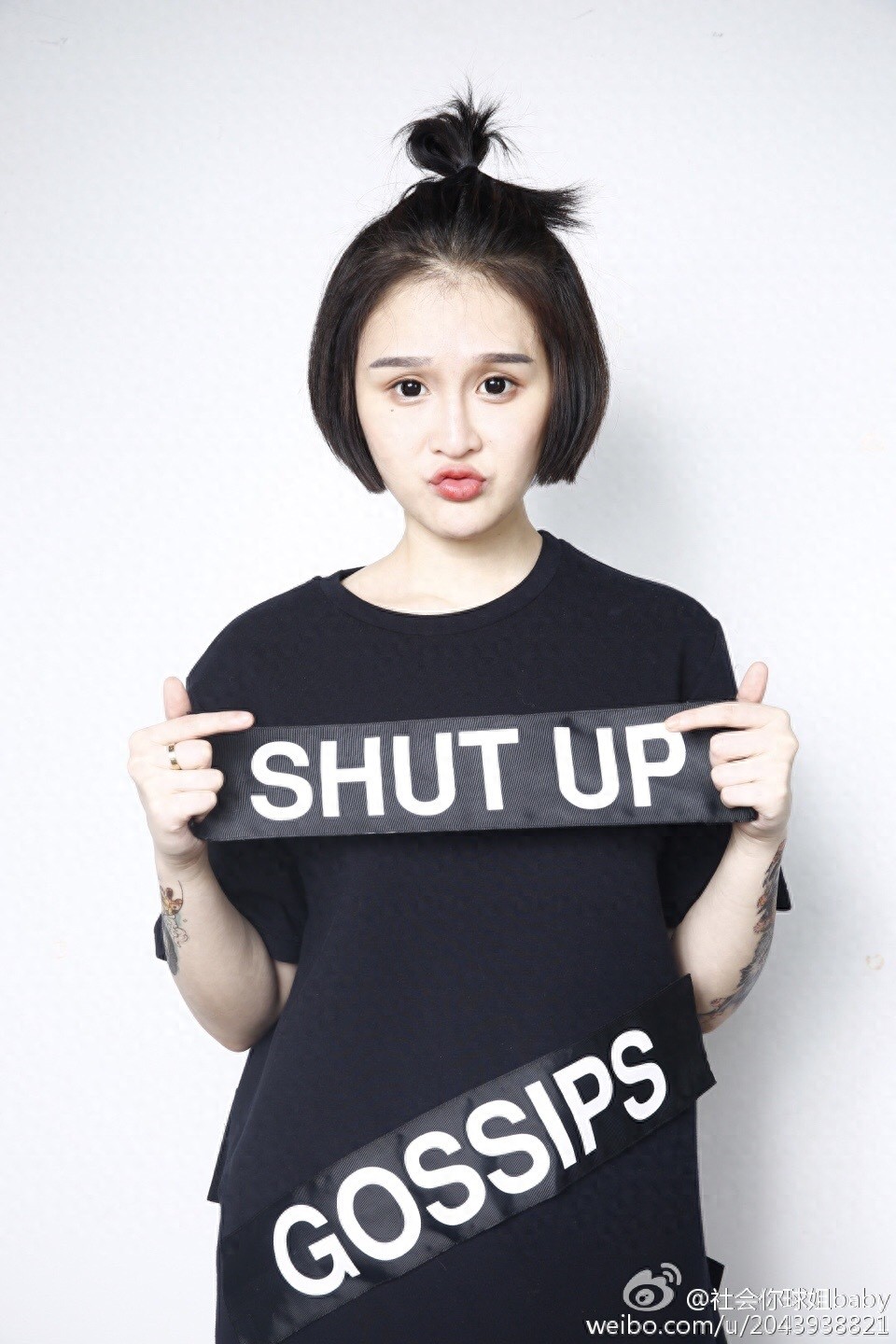 赵本山女儿球姐短发俏皮不羁 网友这图P的一看就是亲生的