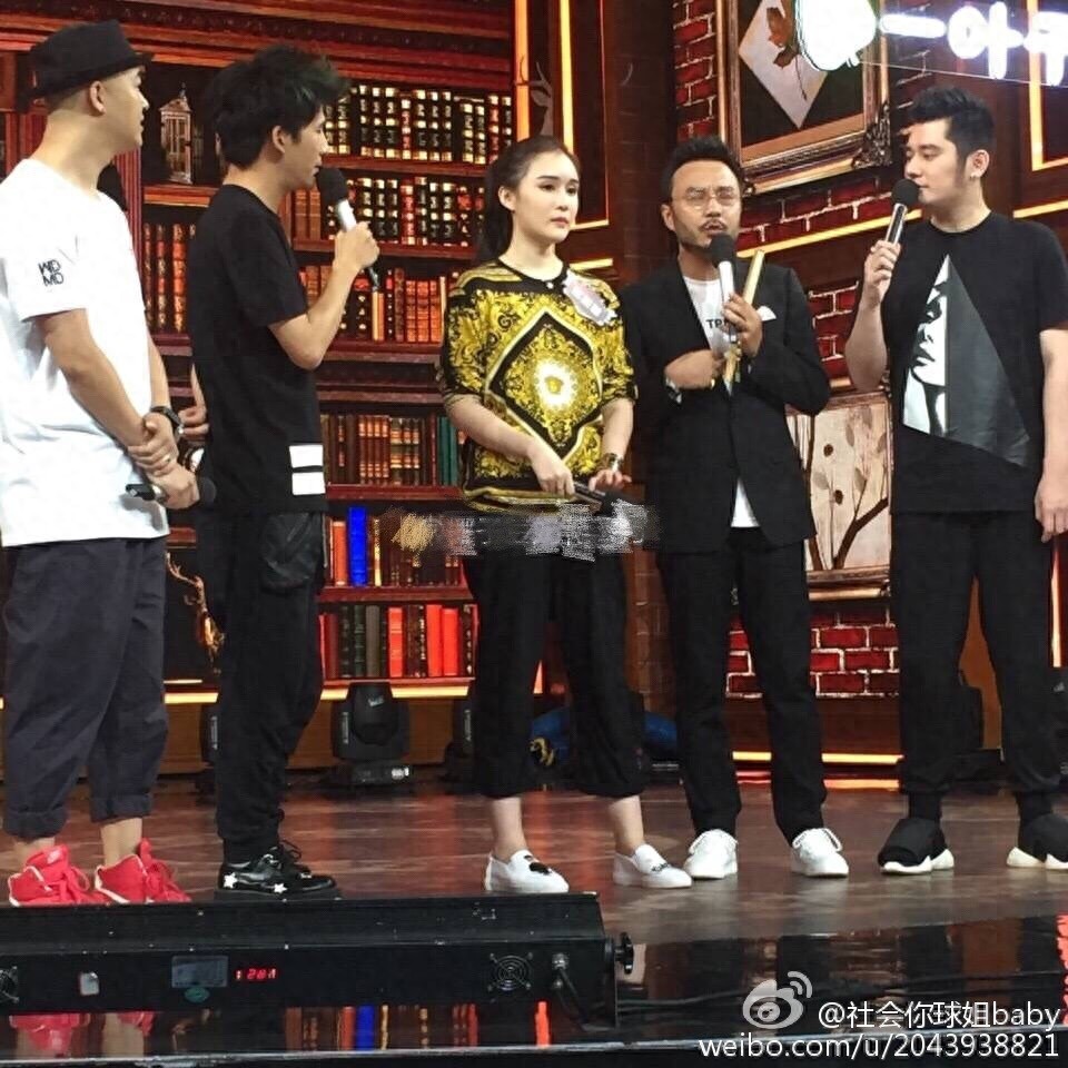 赵本山女儿球姐短发俏皮不羁 网友这图P的一看就是亲生的