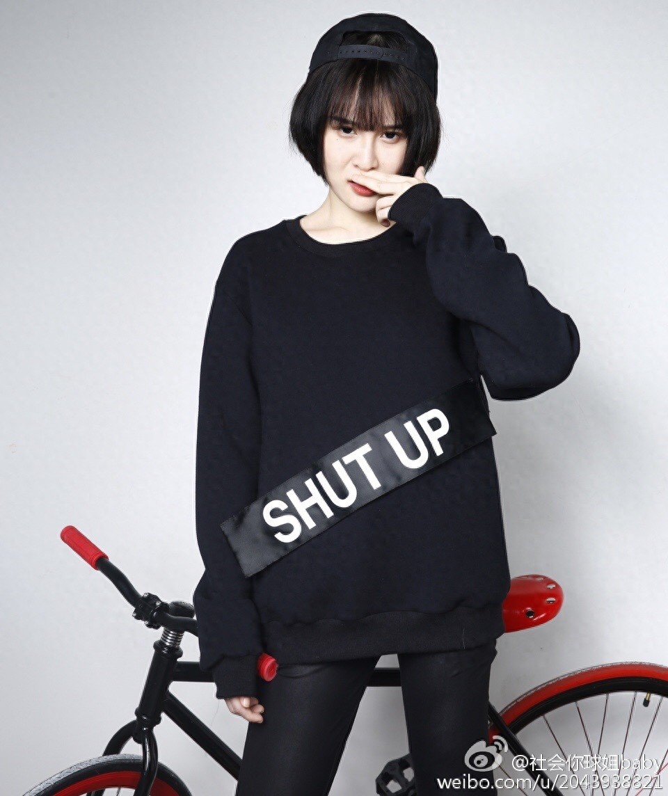 赵本山女儿球姐短发俏皮不羁 网友这图P的一看就是亲生的