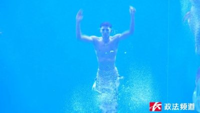 ​既有力量又不失柔美！长沙男美人鱼爆火，网友：给我买票，要最快的