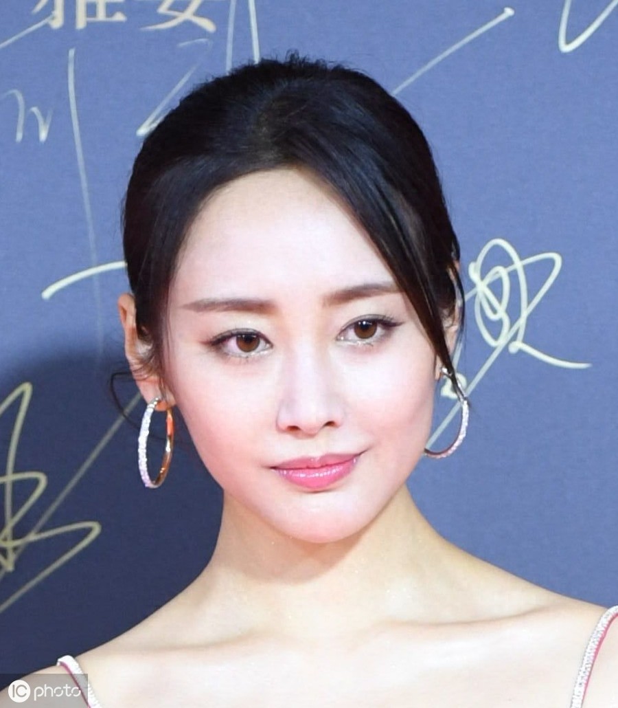 李纯，最美的10张照片欣赏，皮肤白皙，气质优雅