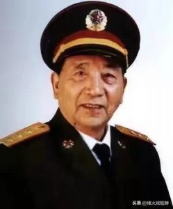 指挥上甘岭战役的秦基伟和崔建功