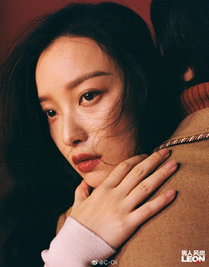 倪妮携手男模张航登开年刊封面，LEON首位封面女郎，气场不输男模
