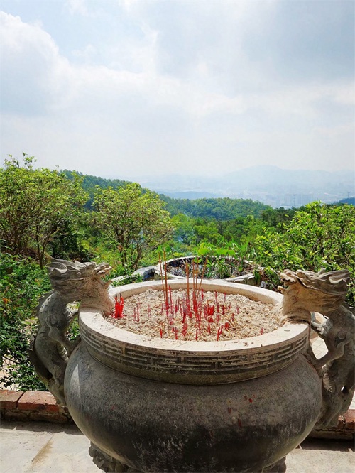 被誉为“中山十景之一”的五桂山，是珠江口最高峰，风景如画