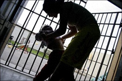 真实记录女犯妈妈和孩子在监狱的生活