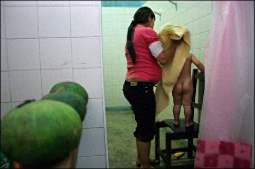 真实记录女犯妈妈和孩子在监狱的生活