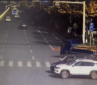 长沙街头这一幕，被偷拍了！