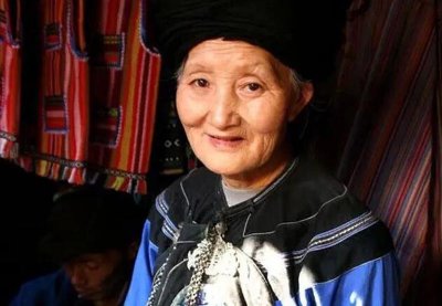 ​她是湘西魔王的压寨夫人，28岁生11孩子，复原18岁长相：太美了