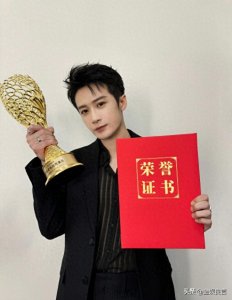 ​金树林这一天，抱在一起热聊的刘涛宋佳，被半裹不露的姜妍抢了镜