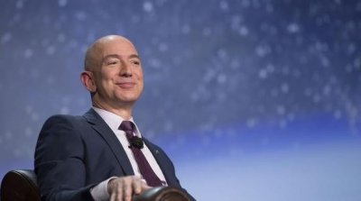 ​亚马逊总裁贝佐斯，运用“三体”降维打击策略，成为世界首富