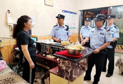 ​宣威市丰华派出所对12家旅馆业开展夜间突击检查