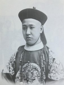 ​看看晚清覆灭前夕，满清贵胄和皇亲国戚的众生相